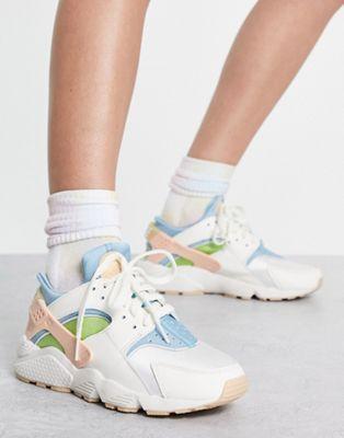 Nike Air Huarache SE Sneakers in White Multi